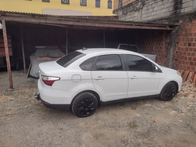 Fiat Grand Siena Tetrafuel 1.4 EVO F. Flex 8V 2013