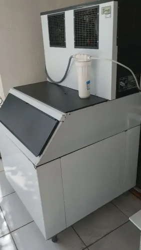 Máquina de gelo Everest 150 kg  nova