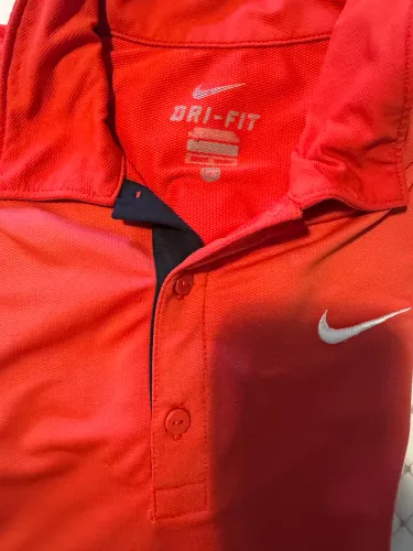 Camisa Nike pra jogar tênis .