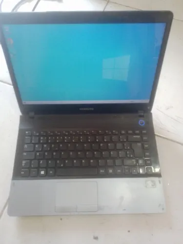Notebook samsung  i3-2110  8 Gb de memória HD 500, Windows 10, bateria ótima, funcionando 