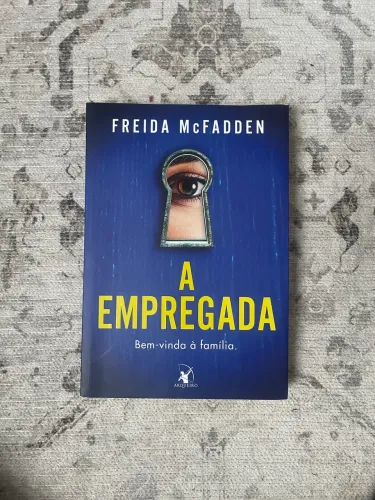 VENDO: A EMPREGADA