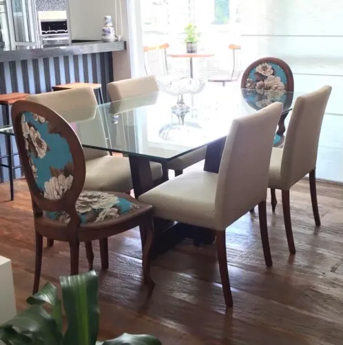 Mesa de jantar com tampo em vidro, pé central SEM cadeiras