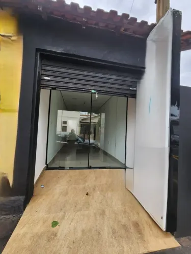 Sala Comercial LOCAÇÃO grande, com porta de vidro