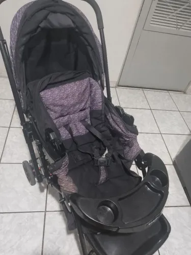 Vendo carrinho + bebê conforto