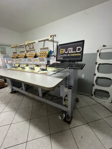 Máquina de bordado Industrial