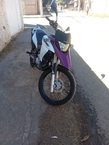 Vendo XRE 300 moto de mulher
