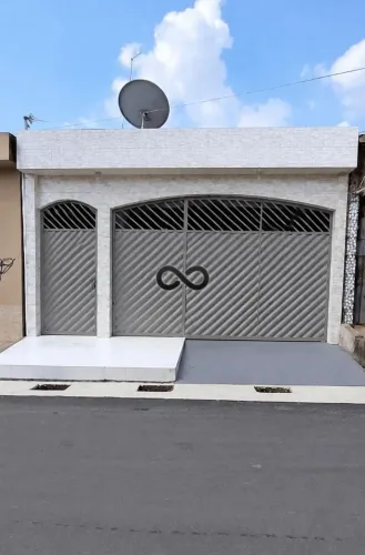 CASA À VENDA - BAIRRO DA GLÓRIA, PRÓXIMO A PADARIA CANAÃ