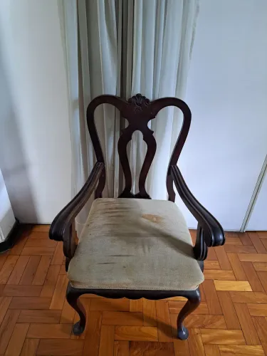 Cadeira madeira nobre classica, tenho 2