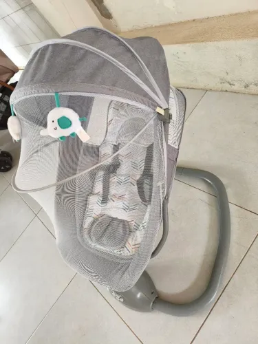 Vende-s Cadeira Giratória Mastela com Bluetooth e Mosquiteiro 
