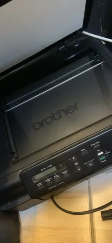 Impressora Brother só imprime preto