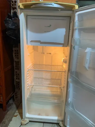 geladeira Consul CRB36A - 650 reais