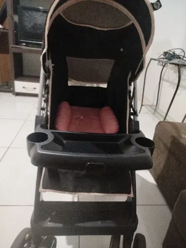 Carrinho de bebê + bebê conforto
