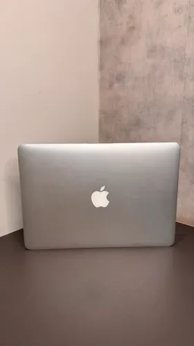 MacBook Air (13.3?, Early 2014)