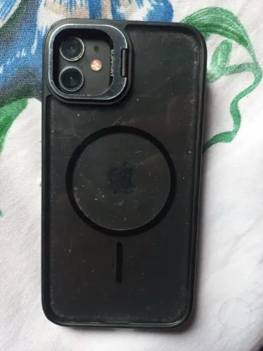 iPhone 11 64GB | Bateria 100% | Face ID OK | iOS atualizado | Traseira danificada 