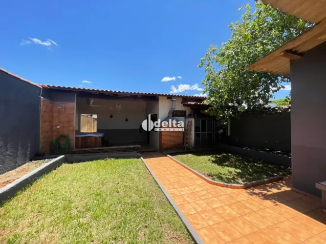 Casa residencial com 6 quartos disponível para venda no bairro Brasil em Uberlândia-MG