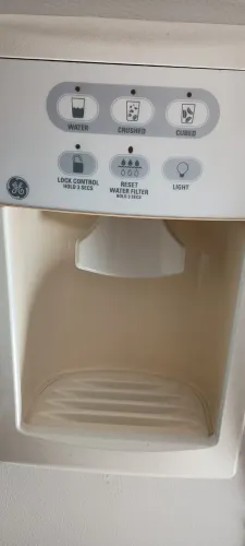 Geladeira duplex Side by Side GE (não funciona, apenas para reutilização de peças)