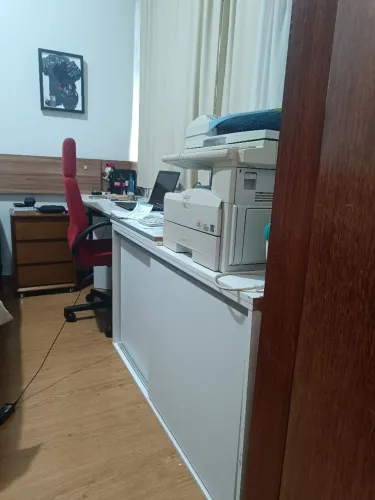 Vendo bancada com armário 2 portas de correr e cadeira