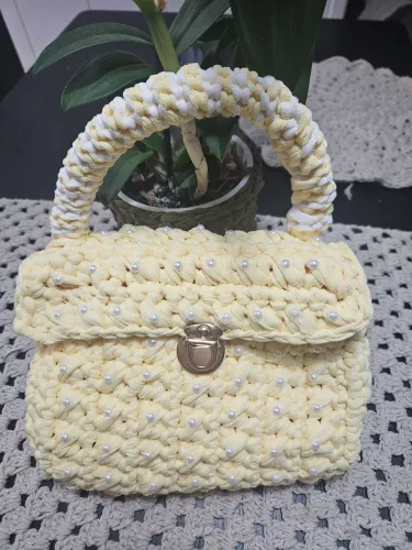 BOLSA EM CROCHÉ DE FIO DE MALHA