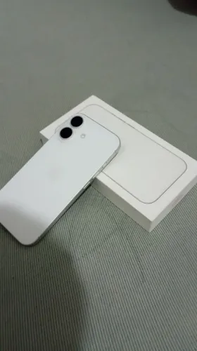 iPhone 16 128GB um mês de uso 