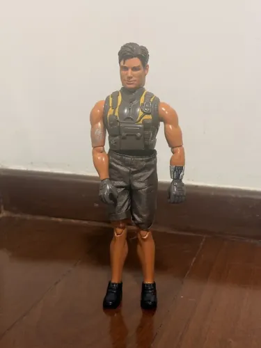 Boneco Max Steel 30cm Mattel Colete Tático com Tirantes Amarelos + Bermuda de Tecido