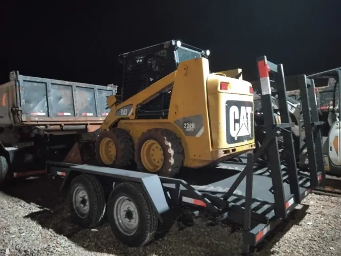 Carretinha PRANCHA para BOBCAT e máquinas pesadas - SUSPENSÃO AGRICOLA / PNEUS COM LONAS