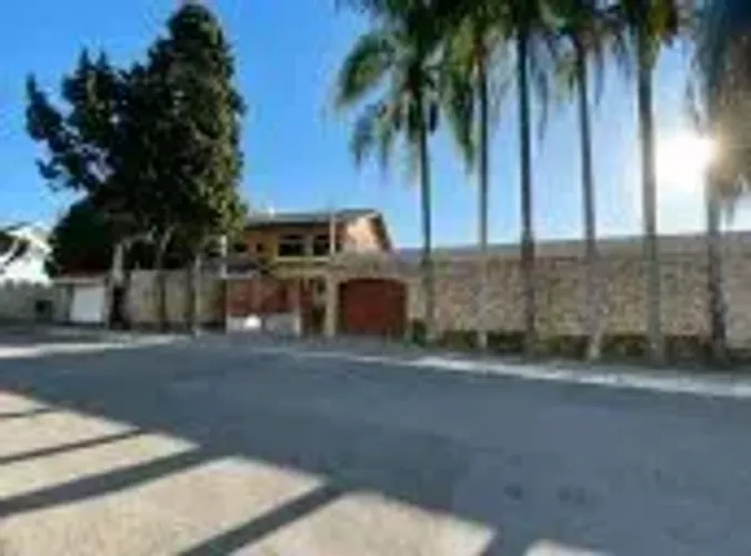 Casa em bairro tradicional de São José dos Campos - Jardim Esplanada com 4 quartos 600m² t