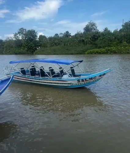 VENDE-SE LANCHA VOADEIRA 