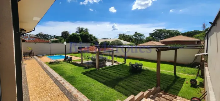 CASA TERREA COM 3 SUÍTES À VENDA NO RESIDENCIAL JARDIM CANADA