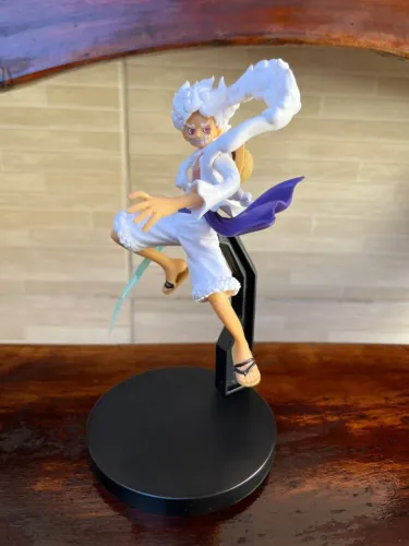 Action Figure One Piece - Luffy Gear 5 18cm Base Aérea