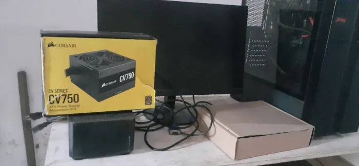 Vendo computador com mesa