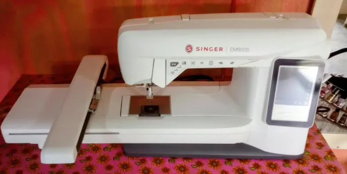 Bordadeira eletrônica singer