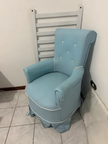 POLTRONA DE AMAMENTAÇÃO