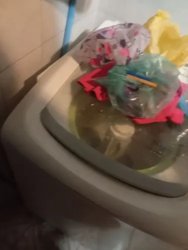 Duas máquinas de lavar