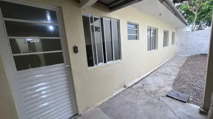 Casa de fundos 2 quartos Xaxim/Boqueirão - Direto c/ proprietário 