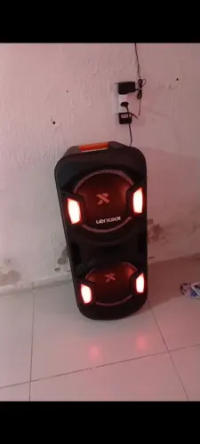Caixa de som nova , 15 dias de comprada em perfeito estado , vendendo por motivos pessoas.