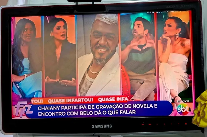 Tv 24 polegadas básica (nao é smart) Mancha na tela R$ 100,00