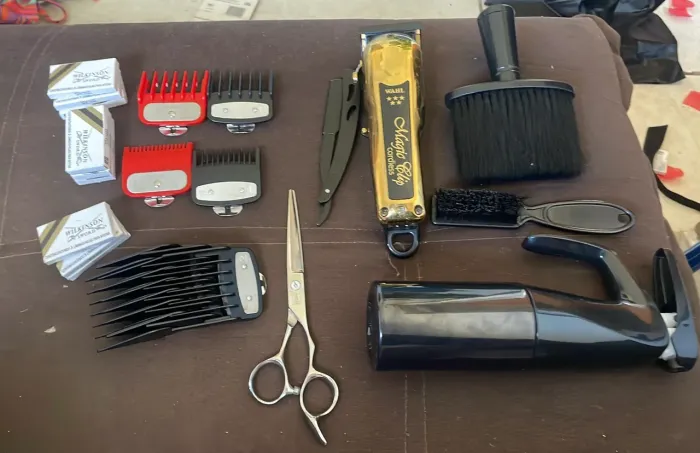 Maquina de cortar cabelo e acessorios