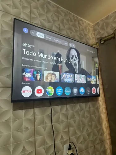 Vendo tv 43 polegadas smart semi nova 2 meses de uso