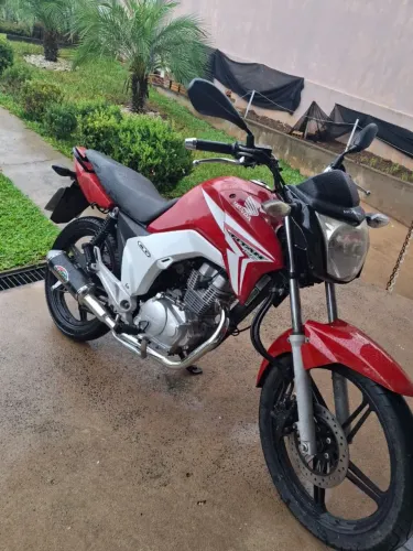 Vende-se TITAN 150 2015 ESD