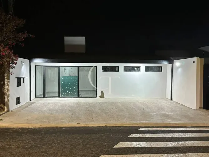 Casa Comercial para Locação com até 6 Salas, Piscina e 3 Vagas