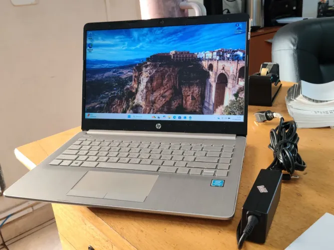 Notebook usado para arrumar, vai com mouse, carregador e caixa tudo original