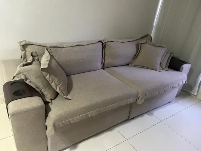 Sofá Retrátil e Reclinável em Linho (Muito Conservado) + Esteiras Porta-Copos