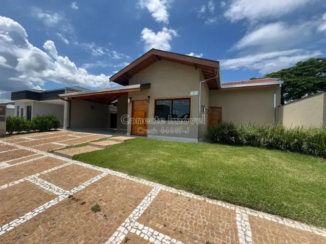 Casa à venda no Condomínio Holland Park em Holambra-SP em com 3 suítes, área gourmet e amb