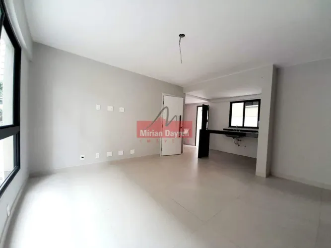 Apartamento com área privativa, 2 quartos (1 suíte) no bairro Serra