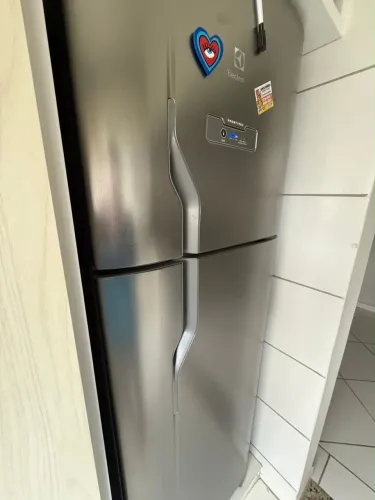 Geladeira Electrolux inox semi nova 420 litros