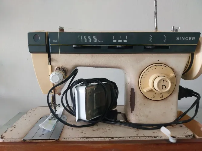 Máquina de costura Singer