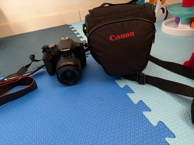 Máquina canon EOS Rebelde T5