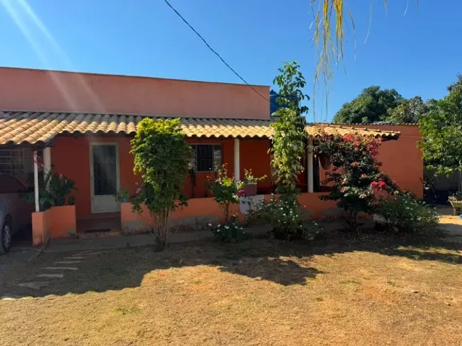 Lote de 480 m² todo murado co casa,  fogão a lenha e churrasqueira.  Bem localizado.