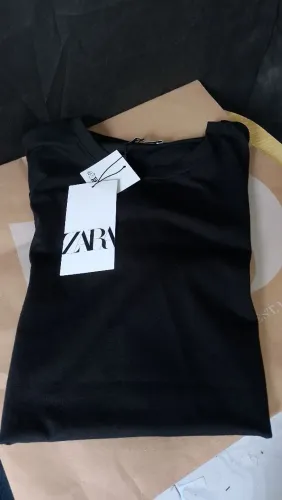 Camiseta Zara nunca usada, na etiqueta