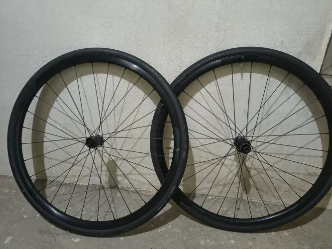 Rodas Syncros Speed 700c Disc + Pneus Continental - Shimano 11v e 12 v